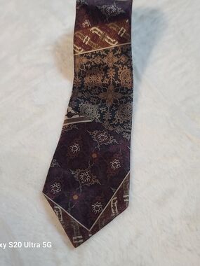 Men's Paisley Pattern Tie in Burgundy and Black
